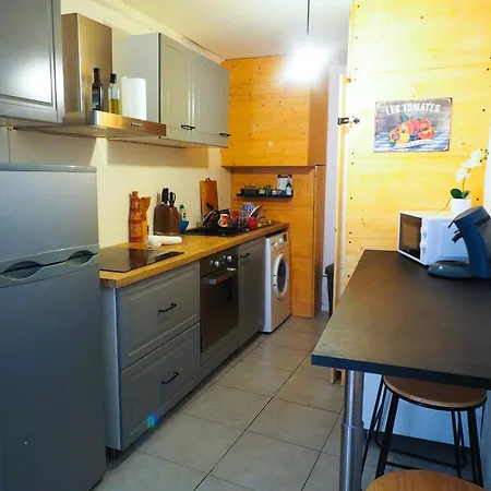 Voltaire Yourhosthelper Apartmán